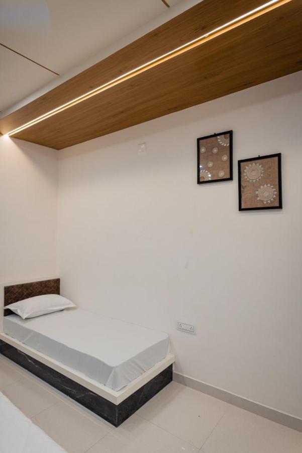Hotel Ayodhya Virpur ภายนอก รูปภาพ