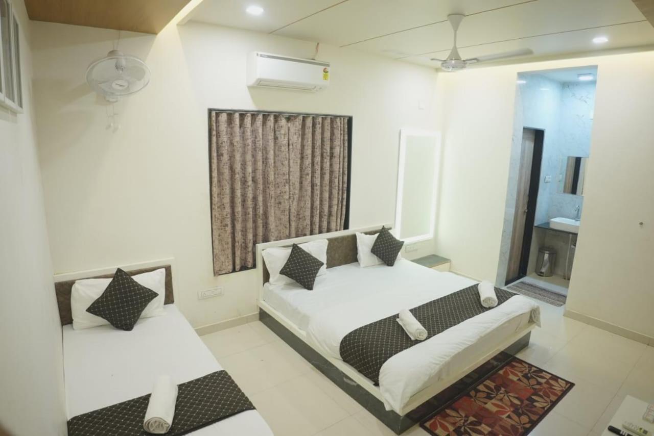 Hotel Ayodhya Virpur ภายนอก รูปภาพ