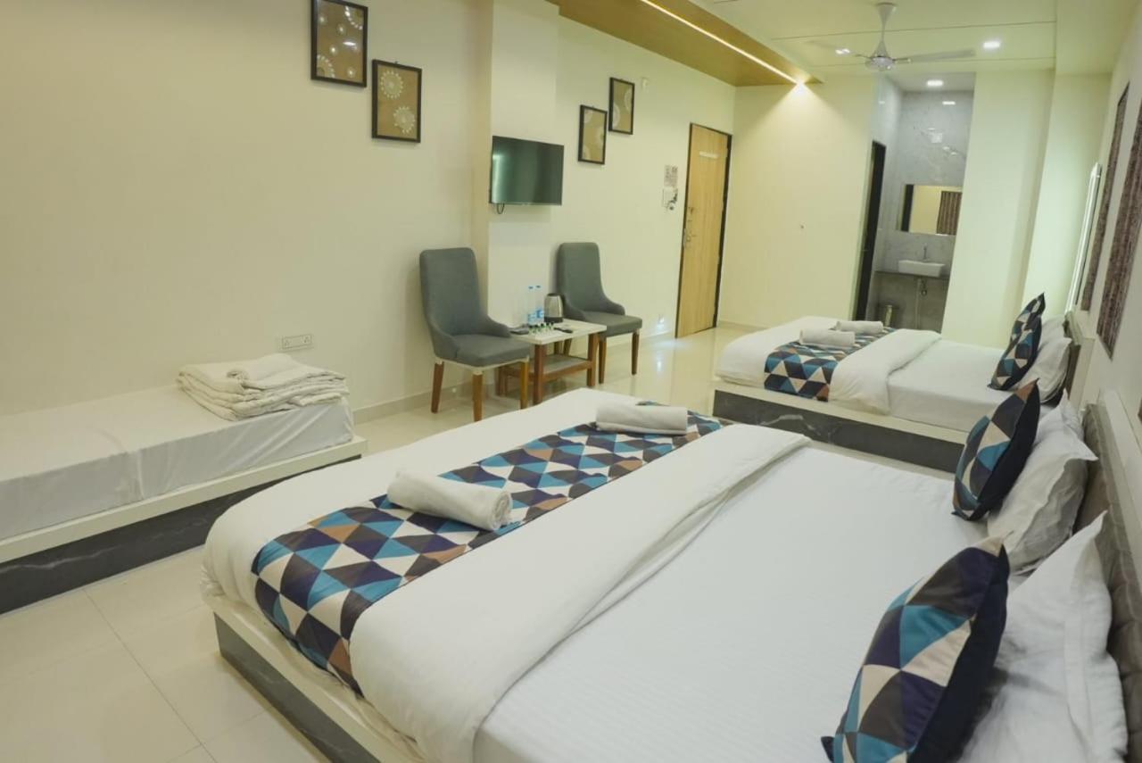 Hotel Ayodhya Virpur ภายนอก รูปภาพ