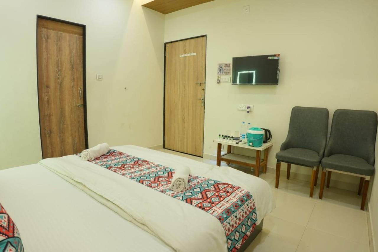 Hotel Ayodhya Virpur ภายนอก รูปภาพ