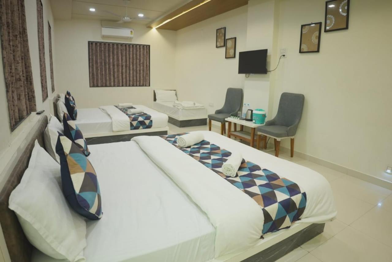 Hotel Ayodhya Virpur ภายนอก รูปภาพ