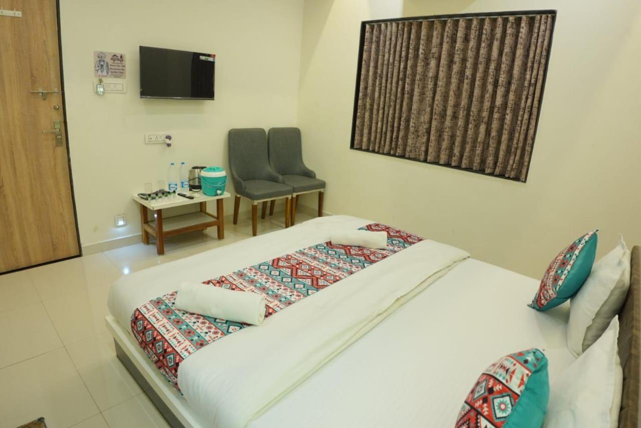 Hotel Ayodhya Virpur ภายนอก รูปภาพ