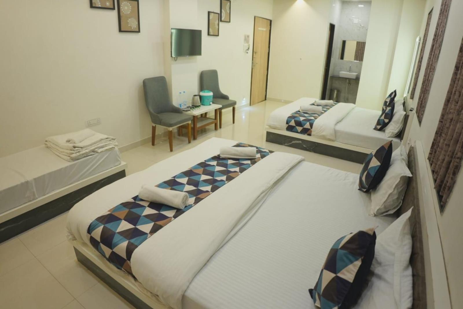 Hotel Ayodhya Virpur ภายนอก รูปภาพ